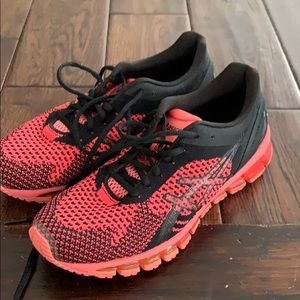 Women’s ASICS running shoes/ sneakers
